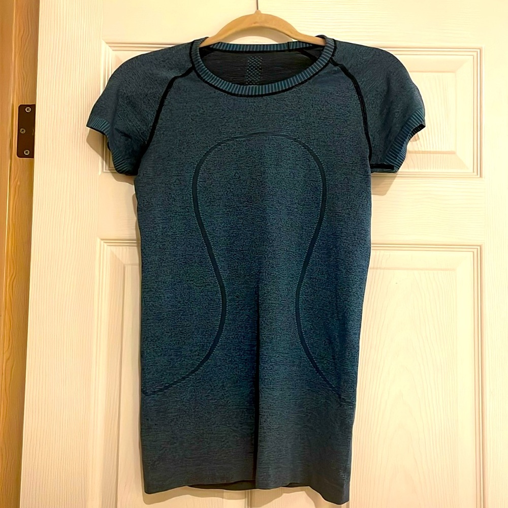 Lululemon running shirt